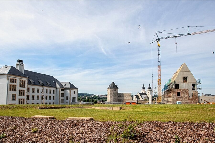 Auf dem Schlossberg in Plauen gab es noch vor wenigen Jahren die Gefängnisruine, Reste des Schlosses und einen verwahrlosten Wald. Heute befindet sich dort der attraktive Standort der Berufsakademie Sachsen, die zur Dualen Hochschule aufgewertet wird - Erweiterungsflächen inklusive. 