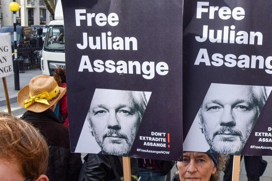Wikileaks-Gründer: Aufschub für von Abschiebung bedrohten Julian Assange - Unterstützer fordern vor dem Obersten Gerichtshof in London die sofortige Freilassung von Wikileaks-Gründer Julian Assange.