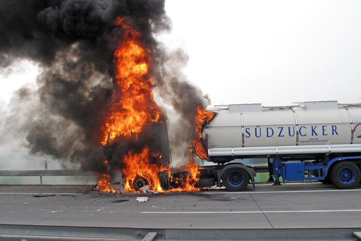 Wildenfels: Zucker-Transport in Flammen - 100.000 Euro Schaden - 