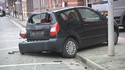Bei einer Verfolgungsjagd im Zwickauer Land sind am Montag mehrere Fahrzeuge beschädigt worden.