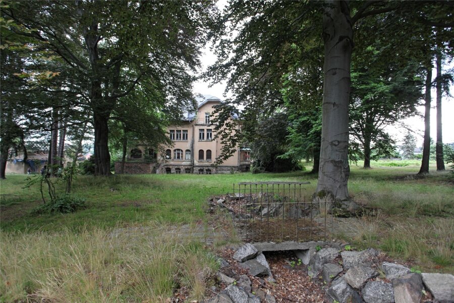Wilkau-Haßlau: Ausschuss stimmt dem Neubau auf dem Gelände der ehemaligen Dietel-Villa zu - Nach dem Neubau sollen die Dietel-Villa und der historische Park saniert werden.