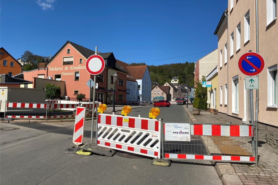 Wilkau-Haßlau: Sperrungen auf der Neuwilkauer Straße dauern bis zum Jahresende - Die Neuwilkauer Straße ist derzeit zwischen Kraußbergstraße und Culitzscher Straße gesperrt.