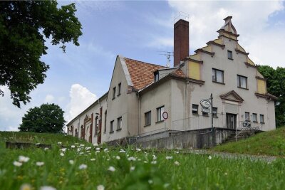 Will die Stadt Oelsnitz einen Pflegeheim-Investor ausbremsen? - Die alte Turnhalle an der Reichenbacher Straße in Oelsnitz.