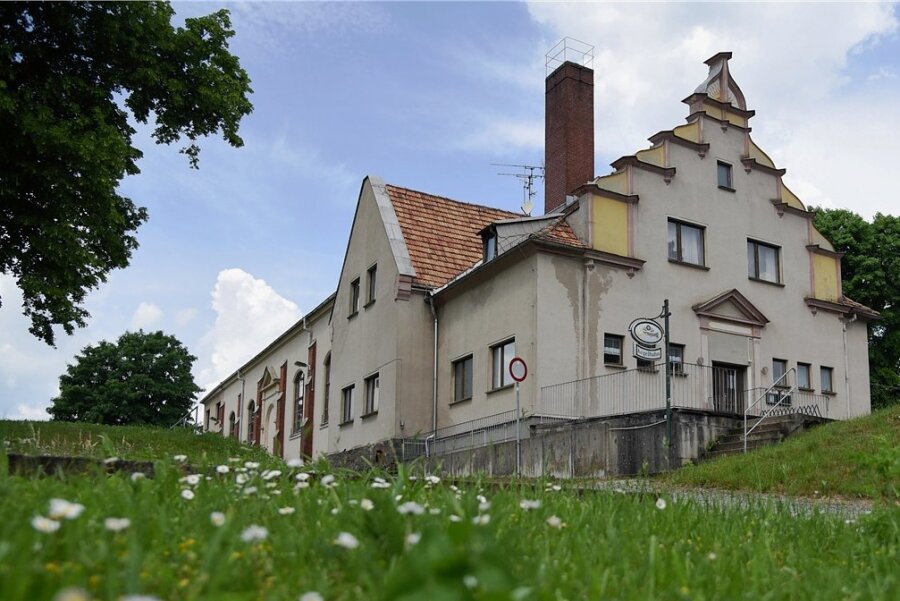 Will die Stadt Oelsnitz einen Pflegeheim-Investor ausbremsen? - Die alte Turnhalle an der Reichenbacher Straße in Oelsnitz.