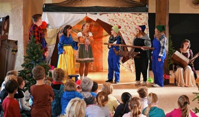 Willkommen in der Märchenwelt: Theaterstück von Schülern für Schüler - 