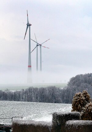 Noch ist nicht klar, welche gesetzlichen Vorgaben für den Ausbau der Windkraft künftig gelten. Dem Wunsch aus Berlin nach beschleunigten Genehmigungsverfahren stünde die Forderung aus Mittelsachsen nach mehr Bürgerbeteiligungsrechten gegenüber. 
