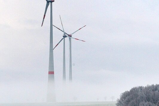 Noch ist nicht klar, welche gesetzlichen Vorgaben für den Ausbau der Windkraft künftig gelten. Dem Wunsch aus Berlin nach beschleunigten Genehmigungsverfahren stünde die Forderung aus Mittelsachsen nach mehr Bürgerbeteiligungsrechten gegenüber. 