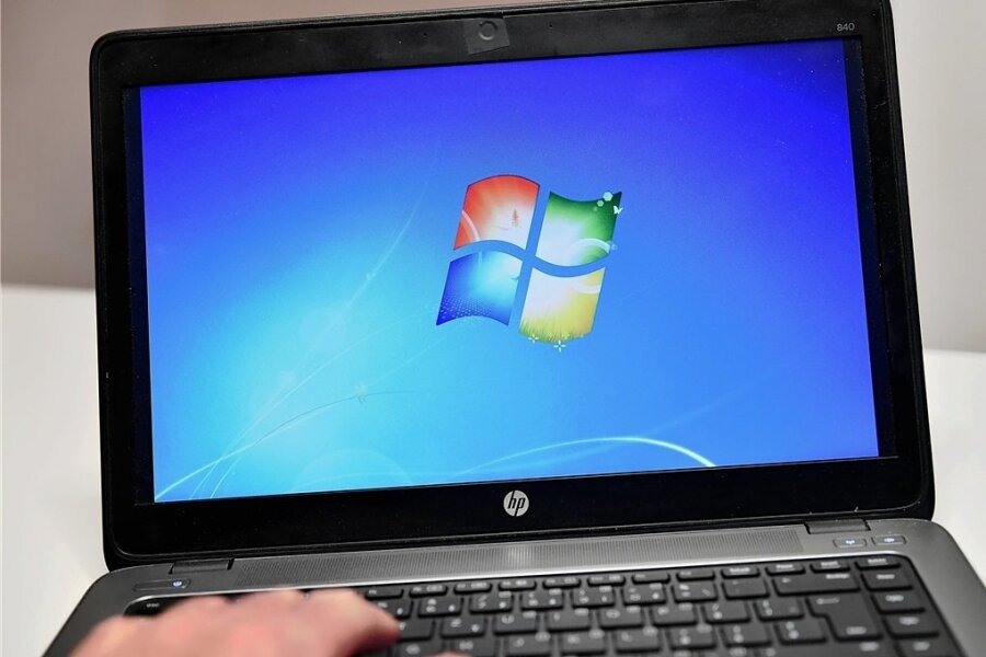 Das veraltete Betriebssystem Windows 7 auf einem Laptop: In öffentlichen Verwaltungen in Mittelsachsen kommt es noch zum Einsatz. 