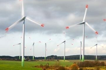 Windpark ist erneut Thema im Zwönitzer Stadtrat - Die Bildmontage zeigt, wie der Windpark an der Staatsstraße 258 einmal aussehen könnte.
