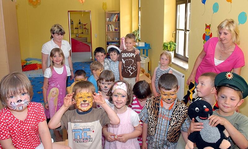 Windrädchen gefällt allen - 
              <p class="artikelinhalt">Stolz zeigten die Mädchen und Jungen ihren Gästen am Sonnabend ihren sanierten Kindergarten in Mühlbach, hier einen Gruppenraum in der ersten Etage. </p>
            
