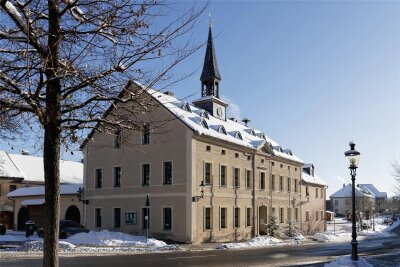 Windradpläne im Erzgebirge: AfD fordert nun Bürgerbefragung - Im Rathaus trifft sich am Montagabend der Elterleiner Stadtrat zu einer öffentlichen Sitzung.
