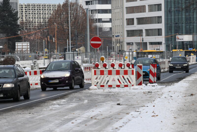 Die Zschopauer Straße bleibt auch über den Winter eine Baustelle und weiterhin nur einspurig stadtauswärts befahrbar.