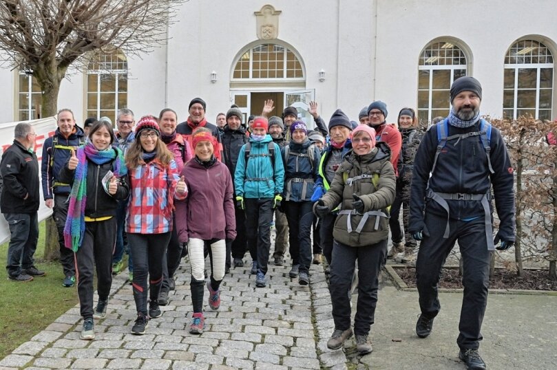 Winterlicher Vogtlandhunderter steigt zum 25. Mal - Die Wanderfreunde, die 12, 21 oder 25 Kilometer unter die Füße genommen haben, sind bis zum Nachmittag wieder im Ziel angekommen.