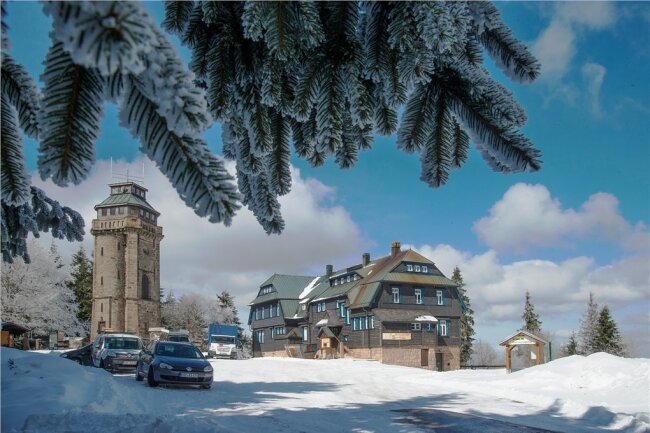 ... der Berggasthof Auersberg ist nicht nur im Winter ein beliebtes Ausflugsziel für die Erzgebirger und ihre Gäste.