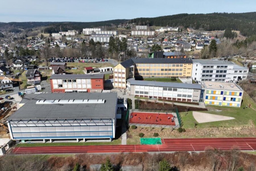 Das Schulzentrum auf dem Klingenthaler Amtsberg wird zum Wintersport-Campus. 
