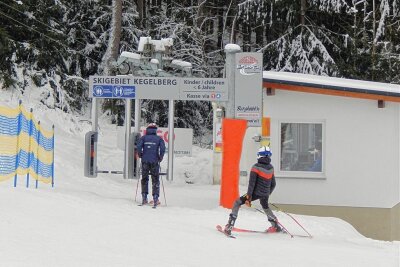 Wintersport: So sind die Bedingungen im oberen Vogtland - Der Lift im Skigebiet am Erlbacher Kegelberg hat am Wochenende von 9 bis 17 Uhr geöffnet. 