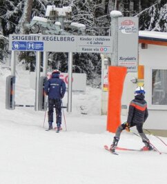 Wintersport: So sind die Bedingungen im Vogtland - Der Lift im Skigebiet am Erlbacher Kegelberg ist am Wochenende 9 bis 17 Uhr geöffnet. 