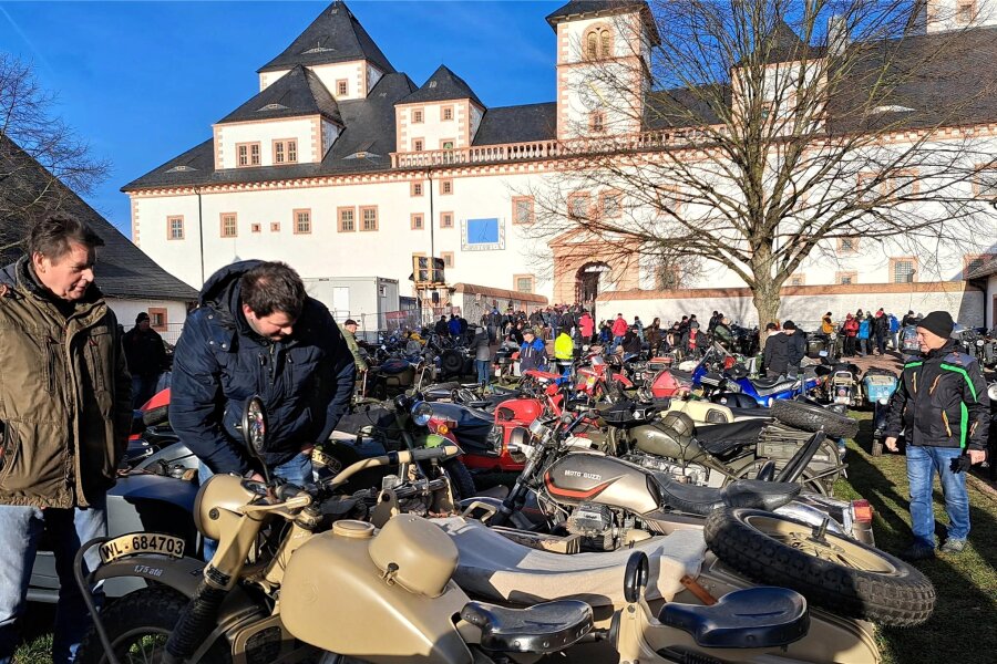 Wintertreffen im Schloss Augustusburg: Was Biker und Besucher auf dem Berg erwartet - Mehr als 8000 Besucher pilgerten zum 50. Wintertreffen im vergangenen Jahr ins Schloss Augustusburg.