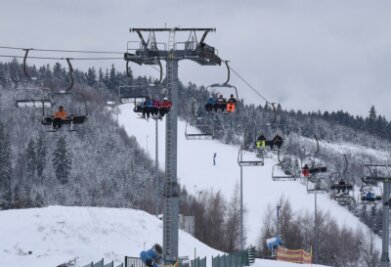 "Wir haben dem Start der Wintersaison entgegengefiebert" - Die Skiwelt in Schöneck war am Wochenende sehr gut besucht. Auch der Lift wurde in Betrieb genommen.