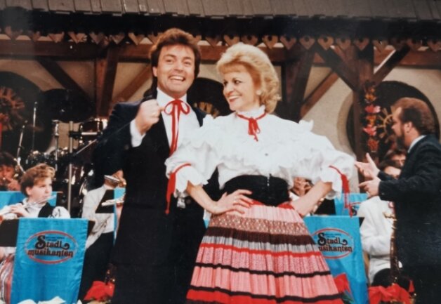Gitte & Klaus bei ihrem ersten Auftritt im "Musikantenstadl" am 8. Dezember 1988 in Perchtoldsdorf bei Wien. Weitere zwölf folgten. 