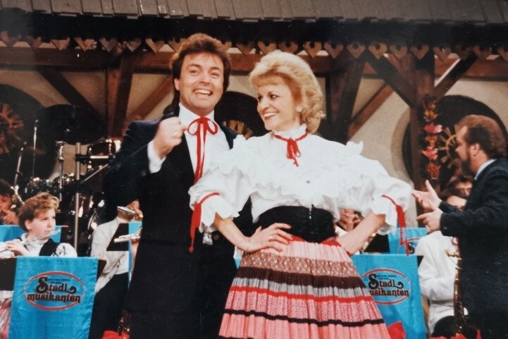 "Wir lernten uns im Vogtland kennen" - Gitte & Klaus bei ihrem ersten Auftritt im "Musikantenstadl" am 8. Dezember 1988 in Perchtoldsdorf bei Wien. Weitere zwölf folgten. 