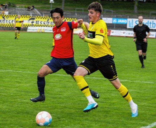 "Wir sind keine 15 Punkte schlechter" - Plauens Innenverteidiger Daniel Heinrich (rechts) wird auch im kommenden Jahr für den VFC auflaufen. 