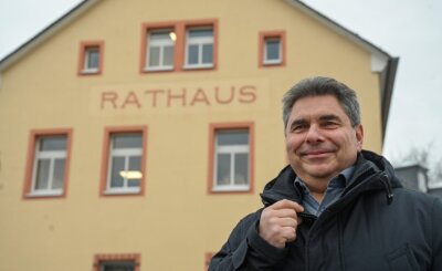 "Wir sind von Pleiten verschont geblieben" - Am Sonntag wählen die Hartmannsdorfer einen neuen Bürgermeister. Amtsinhaber Uwe Weinert (CDU) will in seine dritte und letzte Amtsperiode starten. Die Chancen stehen gut, denn er ist der einzige Kandidat. 