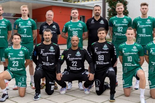 Auf ein Neues: Die Mannschaft der HSG Freiberg für die Saison 2022/23. 16 Spieler gehören zum Oberliga-Kader, auf dem Bild fehlt Felix Kempe. 