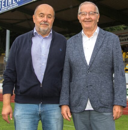 Gunther Reiher (links) und Wolfgang Stark setzen beim VFC Plauen neben dem sportlichen Erfolg auch weiterhin auf solide Finanzen. Vor dem Punktspielstart der Gelb-Schwarzen am Samstag bei Blau-Weiß Zorbau zeigen sich die beiden Aufsichtsräte optimistisch.