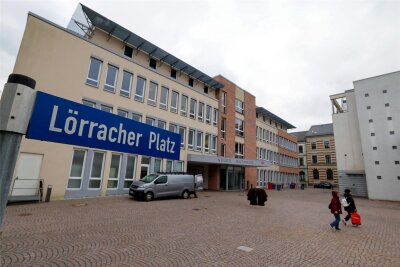 Wirbel um Städtepartnerschaft zwischen Meerane und Lörrach: AfD-Räte gehören nicht mehr zur Reisedelegation - Blick zum Neuen Rathaus in Meerane. Das Verwaltungsgebäude befindet sich am Lörracher Platz.