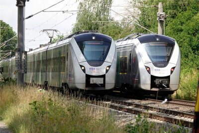 Wirtschaft macht Druck: Planung für Elektrifizierung der Sachsen-Franken-Magistrale wieder aufnehmen - Die elektrischen Züge der Mitteldeutschen Regiobahn verkehren zwischen Dresden und Hof.