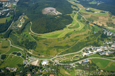 Wismut hat noch 30 Jahre zu tun - Blick auf eine zum Teil sanierte Wismut-Fläche. 