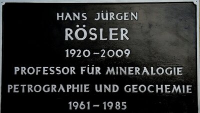 Wissenschaftler kämpfen um Tafel für Forscher - Die Gedenktafel für Hans Jürgen Rösler ist bereits gegossen - zahlreiche ähnliche Ehrungen gehören zum Freiberger Stadtbild. 