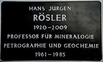 Wissenschaftler kämpfen um Tafel - Die Gedenktafel für Hans Jürgen Rösler ist bereits gegossen - zahlreiche ähnliche Ehrungen gehören zum Freiberger Stadtbild. 