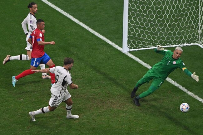 WM: Deutschland scheidet trotz wildem 4:2-Sieg gegen Costa Rica aus - Niclas Füllkrug trifft zum 4:2-Endstand.