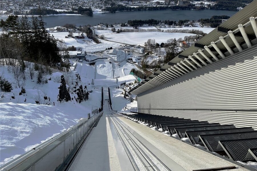 WM-Vorbereitung: Erzgebirger arbeiten an weltgrößter Skiflugschanze in Norwegen - Bei der WM im März auf der Skiflugschanze in Vikersund ist eine Firma aus dem erzgebirgischen Raschau für die Anlaufspur verantwortlich. 