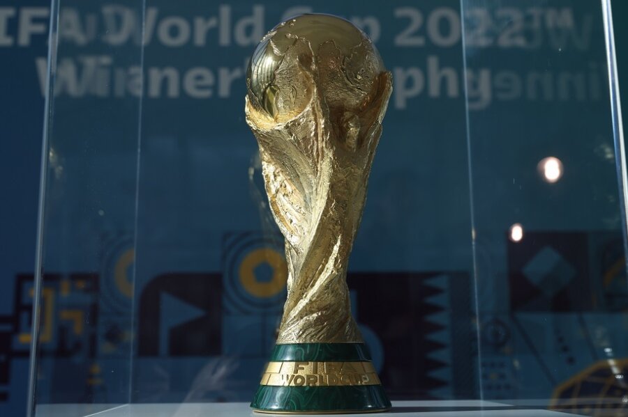 WM: Zahlen und Rekorde seit 1930 - Der WM-Pokal: Bisher konnte Brasilien die WM fünfmal gewinnen, Deutschland viermal.