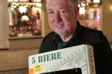 Wo der Weihnachtsbraten abgeholt wird - Lutz Rupprecht will seine Gaststätte "Pubagai" vorübergehend ab 24. Dezember schließen. Er bietet Biere zur Mitnahme an. 