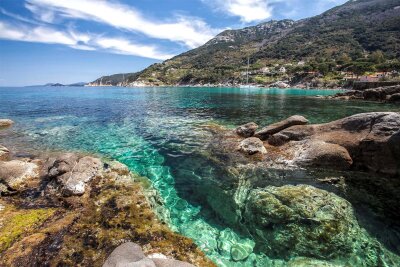 Wo Elba noch unberührt ist - Glasklar ist das türkisfarbene Wasser in den abgelegenen Buchten von Elba wie am Kap von Sant’Andrea.