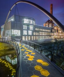 Wo Experten die wirtschaftliche Zukunft Sachsens sehen - Leichtbau aus Chemnitz: Die interaktive Wabenbrücke wurde 2015 fertiggestellt. Wissenschaftler der Professur Strukturleichtbau und Kunststoffverarbeitung der TU Chemnitz haben die Brücke entwickelt.