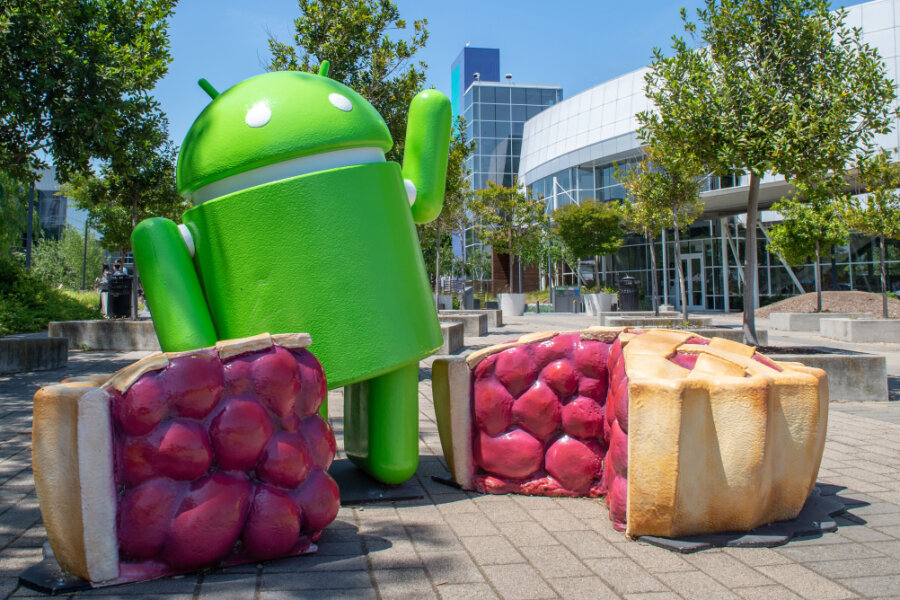 Wo Google und Tesla ihren Anfang nahmen: Wie Gründer aus Mittweida ins Silicon Valley kommen - Ein Android grüßt - eingerahmt von Fruchtkuchen - vor der Google-Zentrale im Silicon Valley. Dort sollen bald auch Gründer aus Mittweida Station machen.