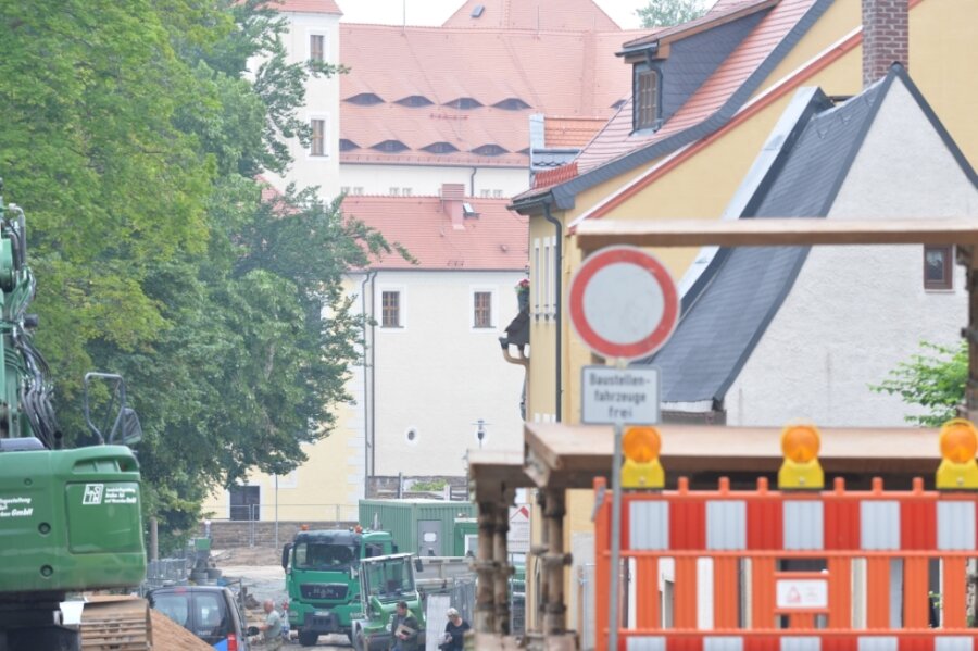 Auch in Freiberg wird derzeit viel gebaut, so an der Wallstraße (B 101) zwischen Leipziger Straße und Am Marstall. Eine ausführliche Baustellenübersicht für Mittelsachsen gibt es online unter dem Link am Textende. 