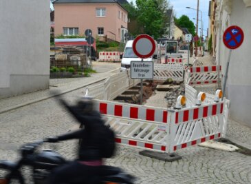 Wo in Mittelsachsen zurzeit gebaut wird - Seit Mitte März ist in Hainichen die Gerichtsstraße abschnittsweise gesperrt, weil dort Gasleitungen erneuert werden. Die Arbeiten auf der Durchgangsstraße sollen nun spätestens am 17. Juni beendet sein. 