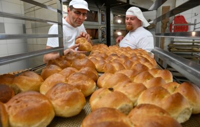 Wo Lehrlinge das Backen, Kochen und Verkaufen lernen - Brötchen, Brot und andere Backwaren werden täglich in der Ausbildungsbäckerei des Don-Bosco-Jugend-Werkes in Burgstädt von Lehrlingen hergestellt.