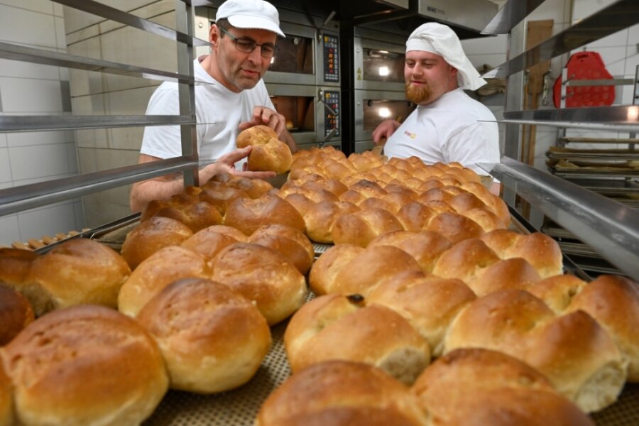 Brötchen, Brot und andere Backwaren werden täglich in der Ausbildungsbäckerei des Don-Bosco-Jugend-Werkes in Burgstädt von Lehrlingen hergestellt.