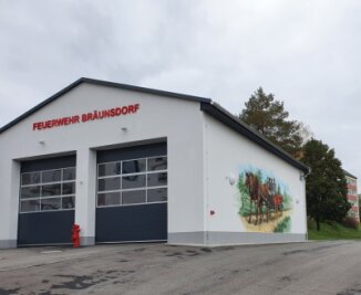 Wo liegt Limbach-Oberfrohnas Mitte? - Wenige Meter vom Mittelpunkt Limbach-Oberfrohnas entfernt: Das Depot der Feuerwehr Bräunsdorf. 