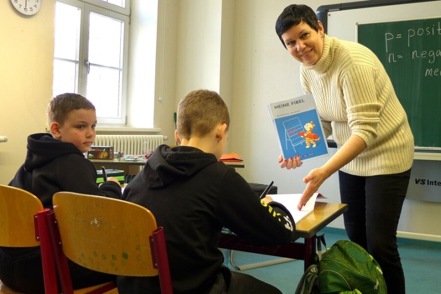Wo schon Schüler aus der Ukraine lernen - Die Ukrainerin Nataliia Rees unterrichtet in Hainichen ukrainische Grundschüler. Zunächst geht es für die Kinder darum, sich mit der deutschen Sprache vertraut zu machen.