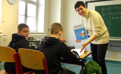 Wo schon Schüler aus der Ukraine lernen - Die Ukrainerin Nataliia Rees unterrichtet in Hainichen ukrainische Grundschüler. Zunächst geht es für die Kinder darum, sich mit der deutschen Sprache vertraut zu machen.
