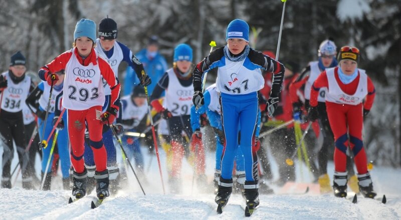 Wo sind die neuen Sommerfeldts? - Bei den Landesjugendspielen - hier der Massenstart der Skilangläufer in Altenberg - verdienen sich junge Talente ihre ersten Sporen.
