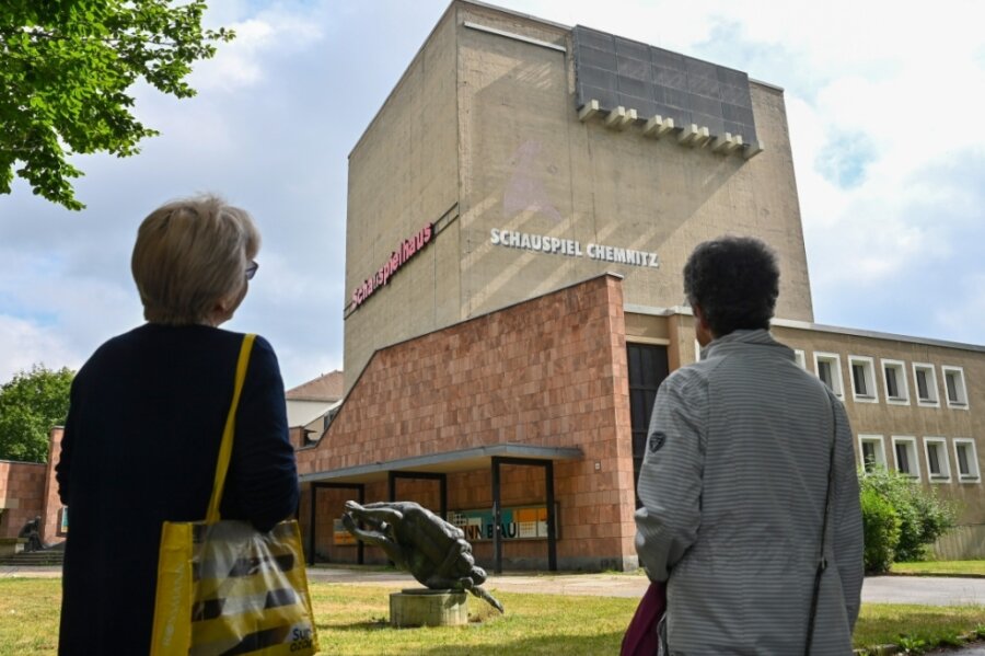 Wo wird in Chemnitz 2025 Theater gespielt? - Das Schauspielhaus im Park der Opfer des Faschismus ist in die Jahre gekommen. Ursprünglich war ein Neubau in der Nähe des Opernhauses vorgesehen. Doch dieser Plan wird wohl vor 2030 nicht realisiert. 